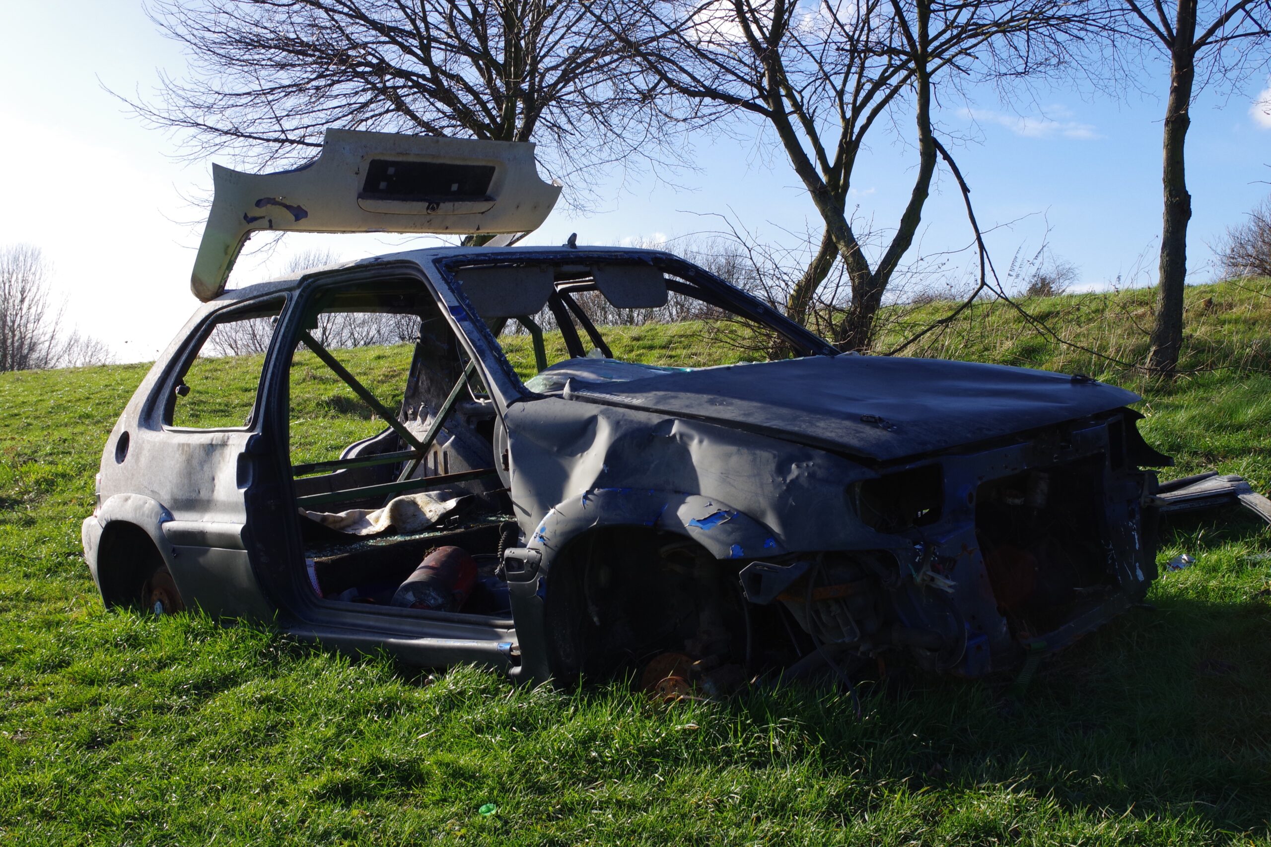 car-vehicle-abandoned-destroyed-bumper-london-902538-pxhere.com