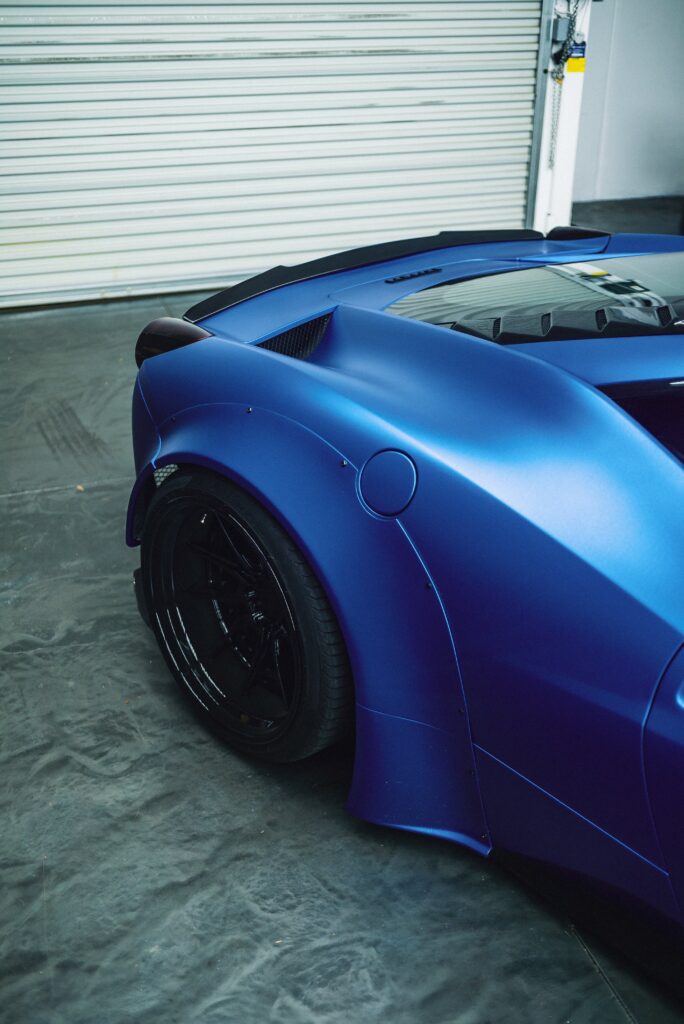 details-of-stylish-posh-blue-sports-car
